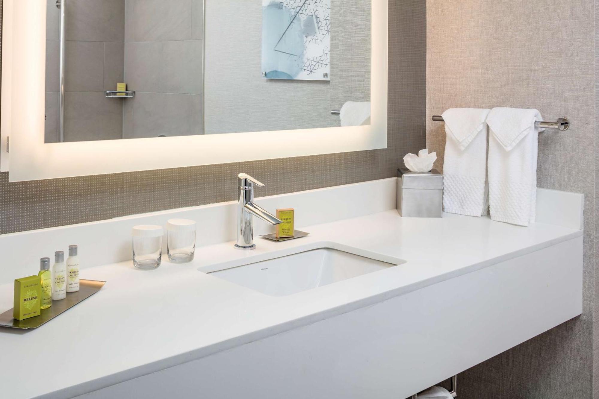 Doubletree By Hilton Boston Logan Airport Chelsea Hotel Kültér fotó